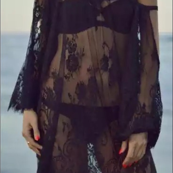 🌺Cold Shoulder Black Lace Caftan🌺 - Picture 4 of 5